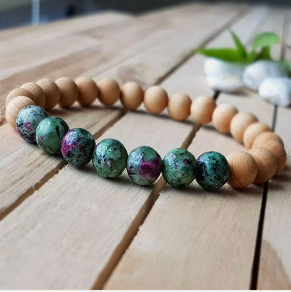 8mm Malachite Sandalwood, Mala Bead, Yoga Bracelet. Shakara bracelet. A922-B